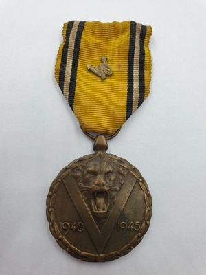 Belgia Medal za Wojnę 1940–1945 z błyskawicami służb specjalnych i wywiadu