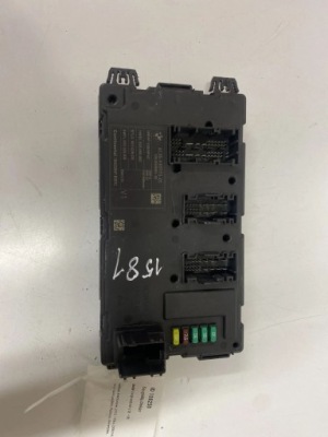 Bmw 3 f30 f35 f31 2013 рамка / модуль предохранителей фото №1