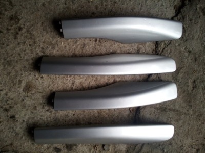 Заглушка рейлінг toyota avensis t25 правий перед 04-08 фото №1