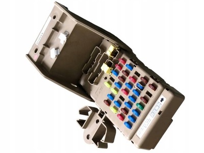 Subaru forester коробка запобіжників 82201fg010 фото №1