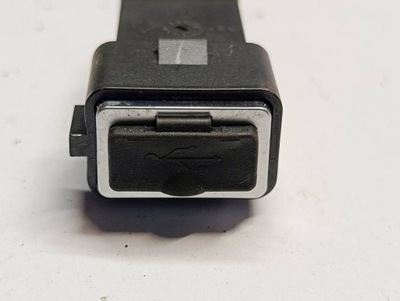 2015 volvo v40 роз'єм usb 8m5t19a164va фото №1