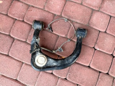 Toyota hilux viii 8 важіль передній перед верхній правий оригінал фото №1