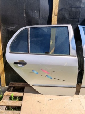 Skoda octavia i 1 kombi дверь перед задняя правое оригинальный номер 9102 фото №1