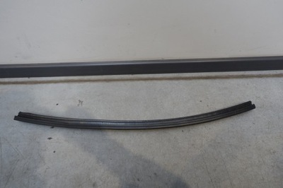 Audi q7 молдинг ущільнювач скло задня фото №1