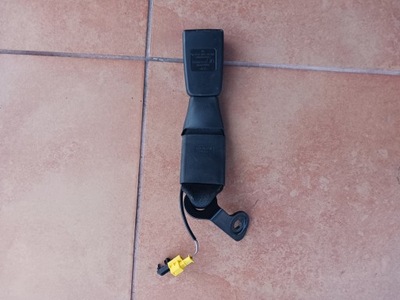 Кліпса поперечина задня mercedes w204 a2048602669 фото №1