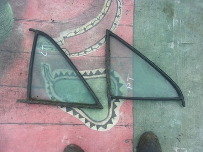 Mercedes s w126 sel скло трикутник l/p задня фото №1