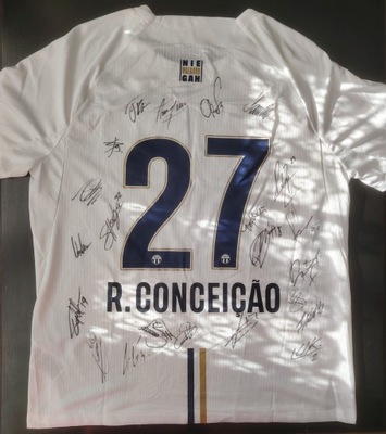 Meczowa koszulka zawodnika Conceicao (FC Zurich) z autografami zespołu