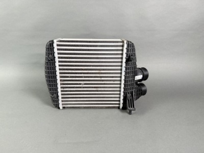 Интеркулер правый maserati ghibli 670153433 фото №1