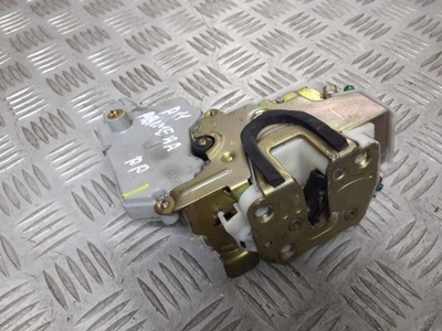 Замок дверь правый перед nissan primera p11 фото №1