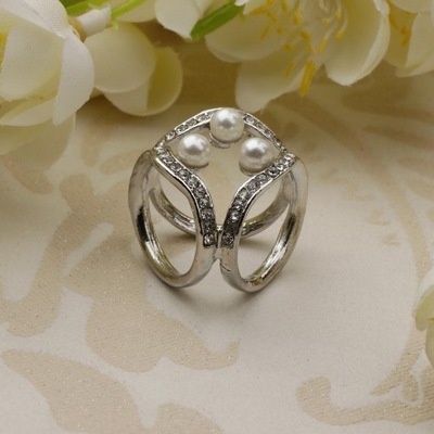 Elegancki perłowy kryształ Rhinestone szalik z klamrą w kształcie pierścienia dla kobiet srebrny
