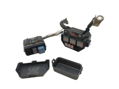 Коробка предохранителей комплект  2 штук toyota rav4 2 2000-2005 фото №1