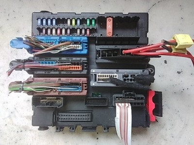 9233 opel vectra c коробка предохранителей 13189921 фото №1