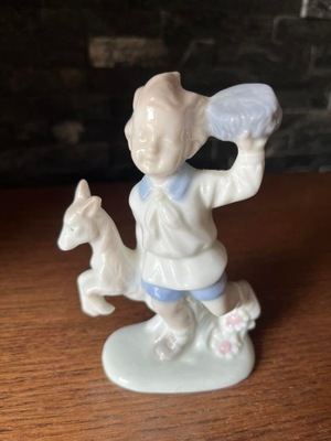 Chłopiec z kaczką porcelanowa figurka