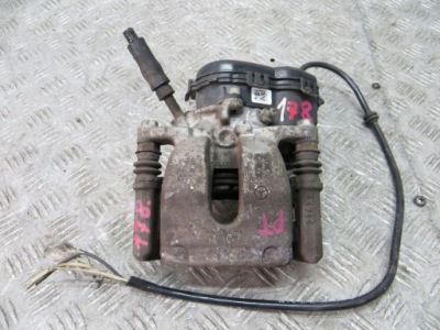 Mercedes w176 супорт правий задня задній 14- фото №1