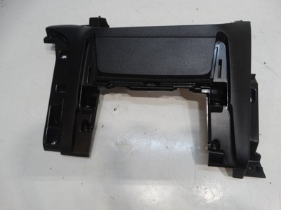 Рамка заглушка панелі консолі kia carens iv 84746-a4000 фото №1