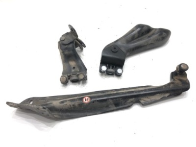 Петлі двері розсувних праве ford transit courier et76-a25028-ag фото №1