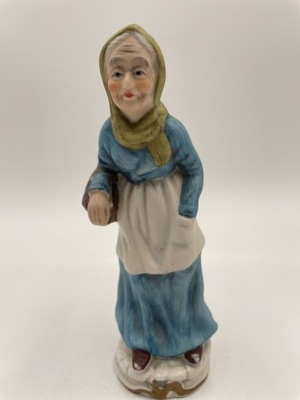 Porcelanowa figurka babcia z koszem 16.5cm