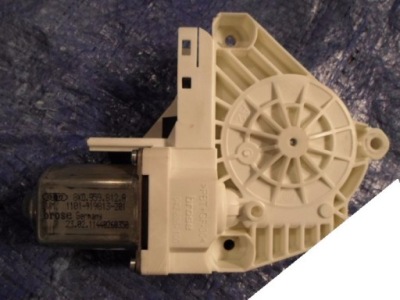 Audi q3 моторчик стекло 8k0959802a фото №1