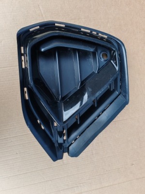 Решітка бампера audi q3 ii 83a807682d права фото №1