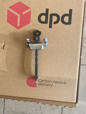 Toyota yaris iii ограничитель дверь фото №1