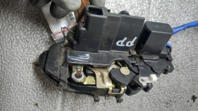 Замок правий перед kia carnival 02r ii 2.9td фото №1