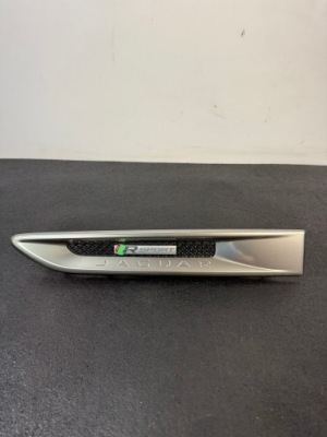 Jaguar xe молдинг крила ліва gx73-280b11 r-sport фото №1