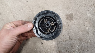 Opel crossland кронштейн колеса запасного болт 9816031680 фото №1