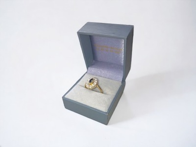 Złoty pierścionek z czarnym oczkiem, pr. 585 3,16g. roz. 14,5