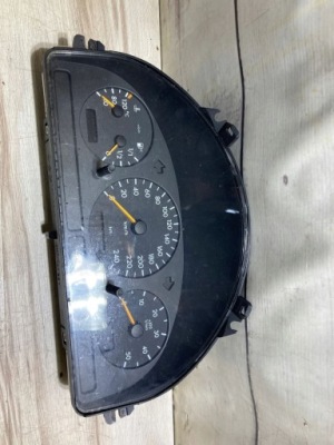 Mercedes-benz ml w163 2002 лічильник 2.7 фото №1