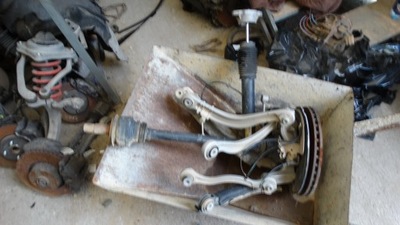 Поворотний кулак задня лівий mercedes e-klasa w213 фото №1