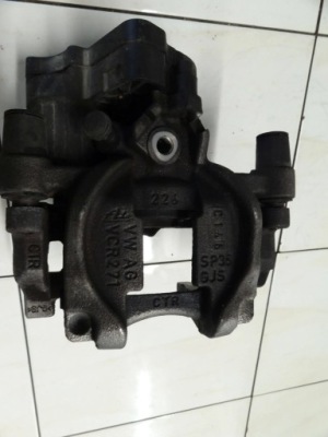 Vw t-roc 2021 1.5 tsi супорт гальмівний правий задня 5q0615406gp фото №1