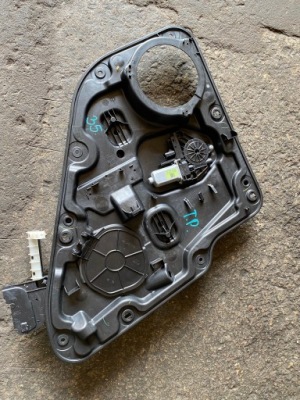 35 jeep grand cherokee wk2 подъемник стекло задняя r фото №1