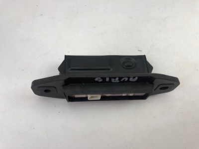 Toyota auris кнопка открывания багажника фото №1