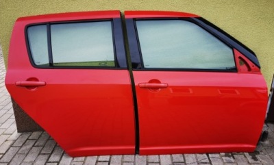 Suzuki swift mk6 04-09 двері праве задня повний фото №1