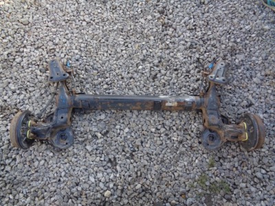 Балка підвіска задня задня oś гальмівні барабани citroen c-elysee peugeot 301 2012- фото №1