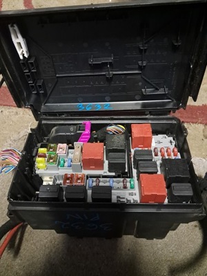 Wylogowana коробка запобіжників opel corsa d 13246936 + pin фото №1