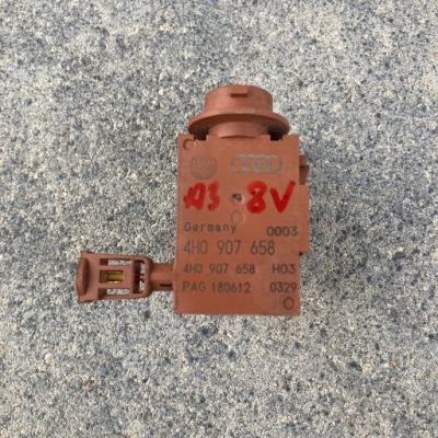Audi a3 8v датчик качества воздуха 4h0907658 фото №1