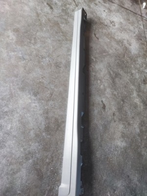 Mercedes gla w 247 молдинг поріг права фото №1