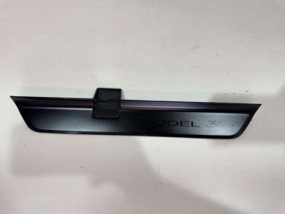 Tesla 3 highland hl 23- молдинг поріг накладка поріг права 1763670-00 orygin фото №1