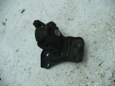 Кронштейн подушка двигуна ліва lexus ct200h фото №1