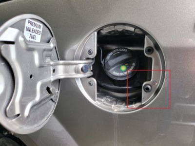 2005 mustang проставка резиновый элемент отбойник крышка топлива фото №1