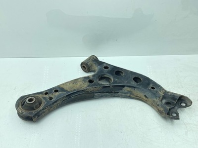 Toyota prius prime 2016 нижний рычаг передний фото №1