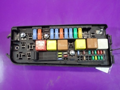 Opel vectra c 05-09 коробка предохранителей 13205802 фото №1