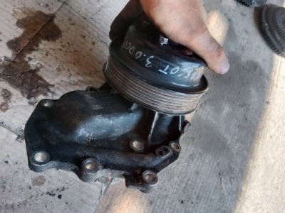 Насос води renault mascott 3.0 dci фото №1