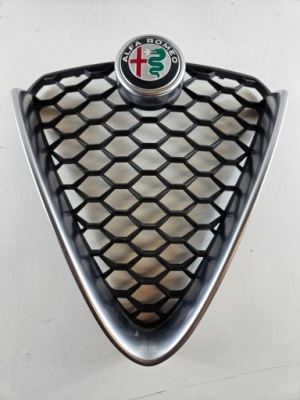 Alfa romeo giulia решётка радиатора решётка радиатора бампера перед 156152055 фото №1