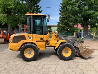 Volvo L30 ładowarka kołowa waga 6650 kg widły, łyżka L 30 G 2017 nowe opony