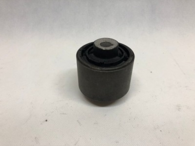 Mercedes w222 сайлентблок нижний рычага фото №1