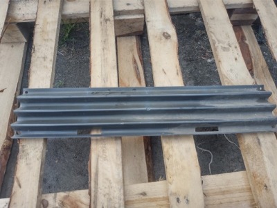 Решітка бампера середня mercedes w210 фото №1