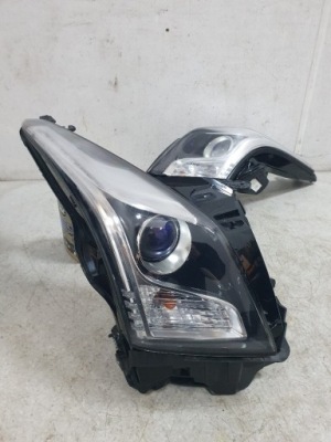 Cadillac ats 2013-19 лампа права перед комплектна оригінал 23236366 фото №1