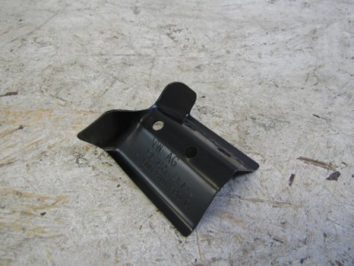 Vw polo v кронштейн крыла правого фото №1